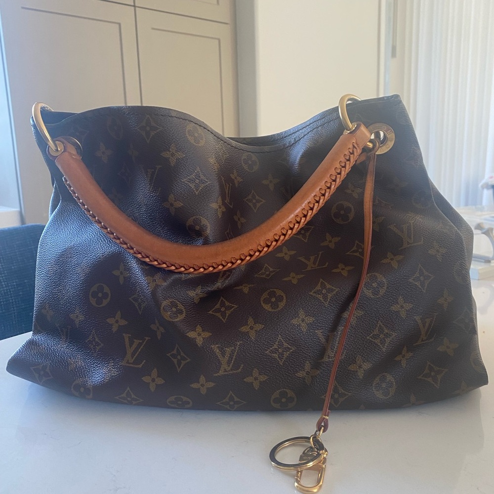 LOUIS VUITTON ARTSY MM